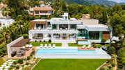 The Art of Creating a Resort-Style Outdoor Space with the Right Furniture